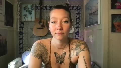 Lilpeachykeenn online show from January 7, 9:14 pm