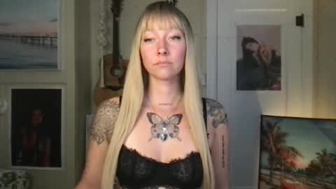 Lilpeachykeenn online show from December 2, 10:40 pm