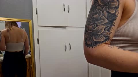 lilsirens11ut online show from January 17, 9:56 pm