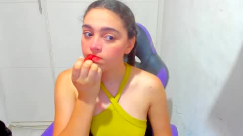 lily_anal_squirt online show from December 22, 7:10 pm