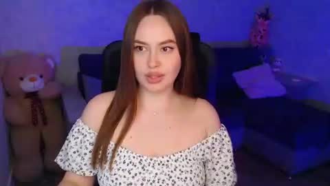 lily_baker_ online show from April 25, 1:41 pm