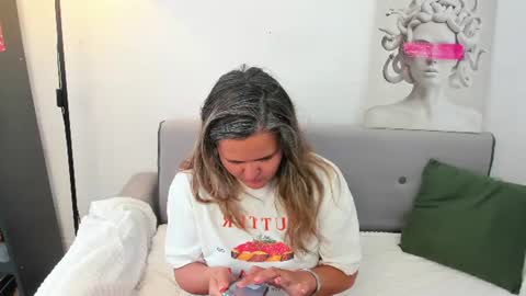Lily online show from June 15, 2:25 am