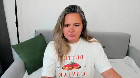 Lily online show from June 10, 1:49 am