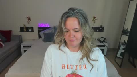 Lily online show from May 29, 2:09 am