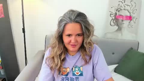 Lily online show from June 16, 2:26 am