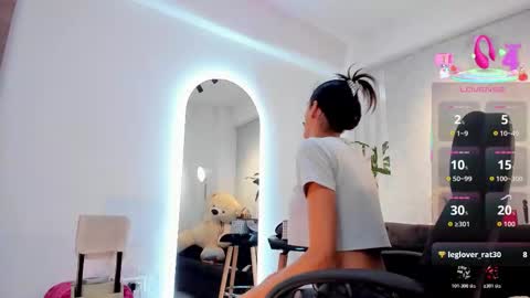 lily_cash1 online show from February 12, 2:20 pm