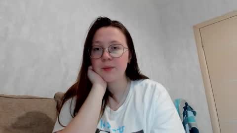 Snapshot of lily_cheys chatting on October 14, 1:52 am Lily Chays online show from October 14, 1:52 am