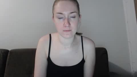 lily_love_x online show from October 18, 10:36 pm