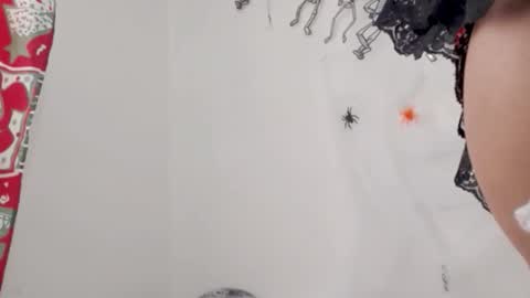 Lily Roberts online show from October 31, 3:34 pm