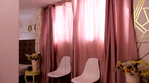Lily Lauren online show from May 20, 12:55 pm