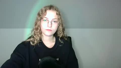 small lily online show from October 1, 3:22 pm