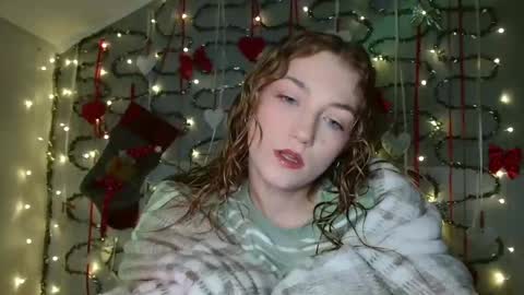 small lily online show from December 22, 6:14 pm