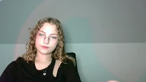 small lily online show from September 9, 3:23 pm