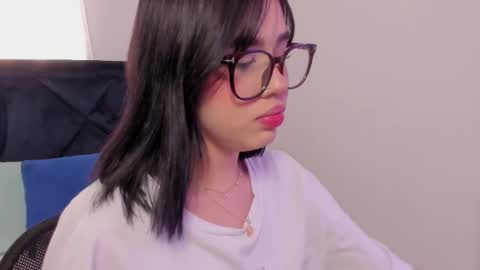 LilyWoodz online show from February 9, 7:05 pm