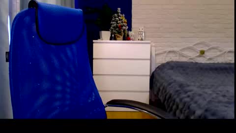 Lily online show from February 12, 7:45 am