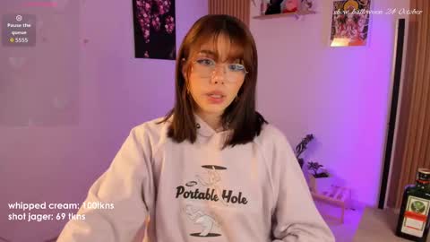 Snapshot of lilyrouse_ chatting on October 23, 4:58 am lily help me to collect more cosplay online show from October 23, 4:58 am