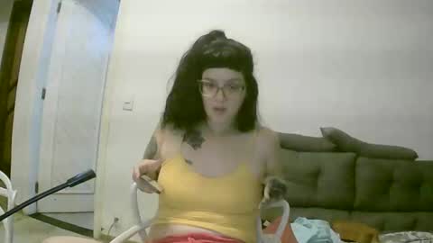 Snapshot of lilyswear chatting on March 5, 2:36 am lilyswear online show from March 5, 2:36 am