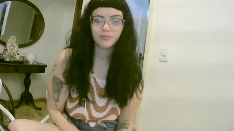 Snapshot of lilyswear chatting on February 25, 9:48 pm lilyswear online show from February 25, 9:48 pm