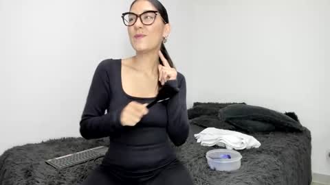 Lina Mandarina online show from October 24, 8:20 pm