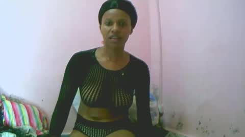 linah1123 online show from April 4, 9:11 pm