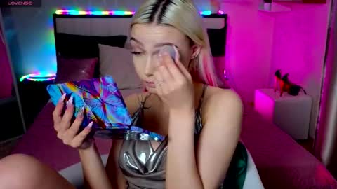 I am Lina online show from November 11, 1:57 pm