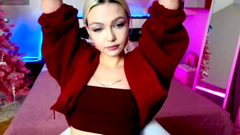 I am Lina online show from December 13, 7:53 pm