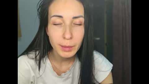 LinaLivee online show from February 6, 7:05 pm