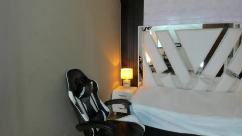  Linda  online show from April 20, 6:11 pm