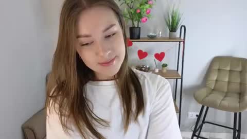 Mia online show from July 18, 10:39 am