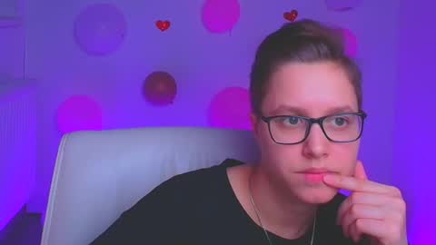 Linda online show from February 23, 9:48 pm