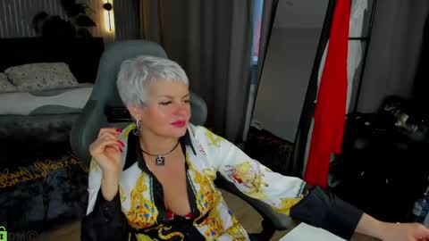 Linda Zefir online show from June 3, 1:19 am