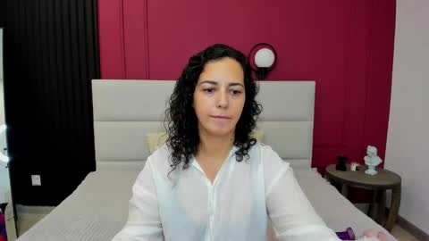 Snapshot of lindainsatiable chatting on October 18, 1:43 am Linda online show from October 18, 1:43 am