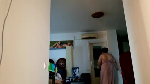 Linda online show from February 9, 8:18 am