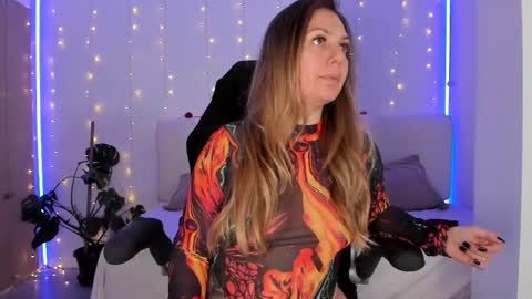 Linda  --  online show from December 2, 5:00 pm