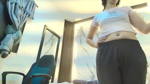  Lindsey  online show from February 1, 11:07 am