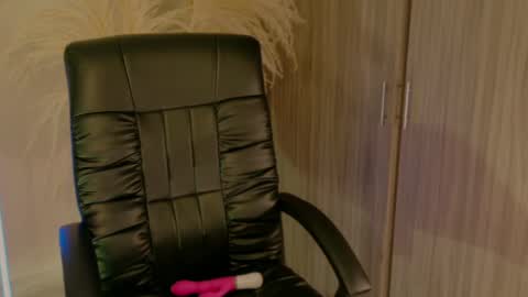 Lindsey Moss online show from March 1, 12:26 am