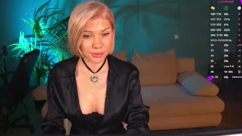 lindsi_luvviv online show from April 2, 4:25 pm