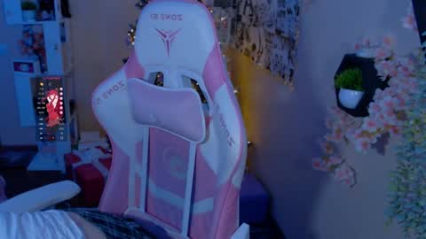 Snapshot of liniq chatting on December 19, 9:16 pm Lina online show from December 19, 9:16 pm