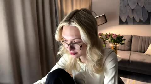 Emma online show from April 23, 7:15 pm