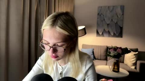 Emma online show from April 28, 6:12 pm
