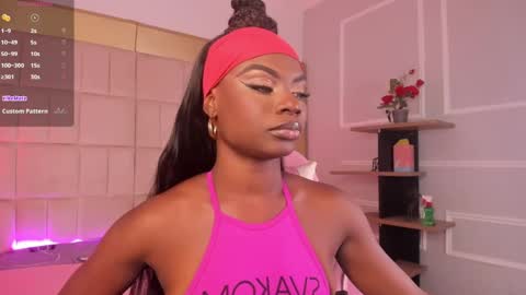 Snapshot of linsyadams chatting on February 15, 1:31 am     online show from February 15, 1:31 am