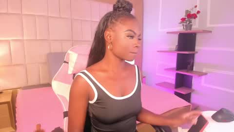 Snapshot of linsyadams chatting on January 9, 4:49 pm     online show from January 9, 4:49 pm