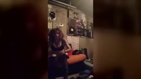 linyyueslutbucket online show from July 20, 12:46 am