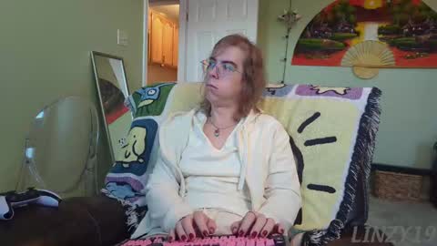 Linzy19 online show from September 22, 1:26 pm