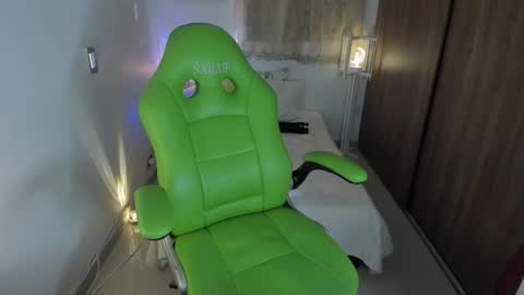 Lisa  online show from January 17, 1:20 pm