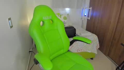 Snapshot of lisa_gerrard_ chatting on February 10, 2:59 pm Lisa  online show from February 10, 2:59 pm