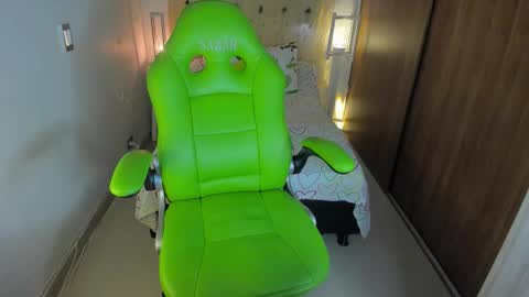 Snapshot of lisa_gerrard_ chatting on October 14, 5:05 pm Lisa  online show from October 14, 5:05 pm