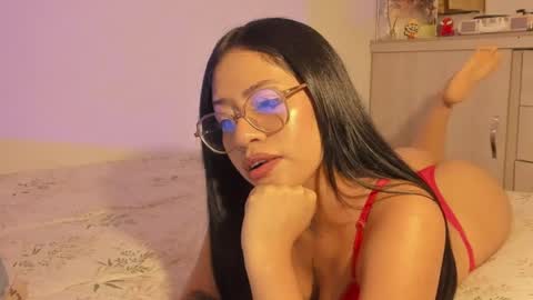 Lisa Thompson online show from April 18, 1:18 am