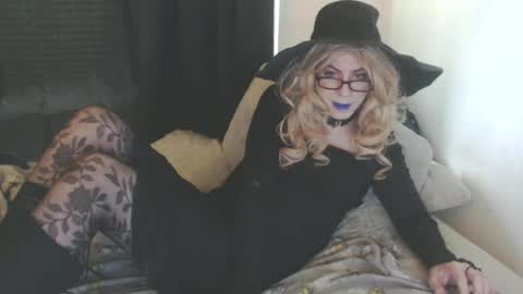 Lisa Tyler online show from July 18, 4:20 pm