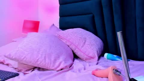 lisa white  online show from April 14, 8:06 am